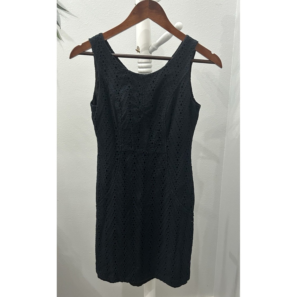 The Limited Black Eyelet Sleeveless Sheath Classic Little Black Dress Size‎ 0